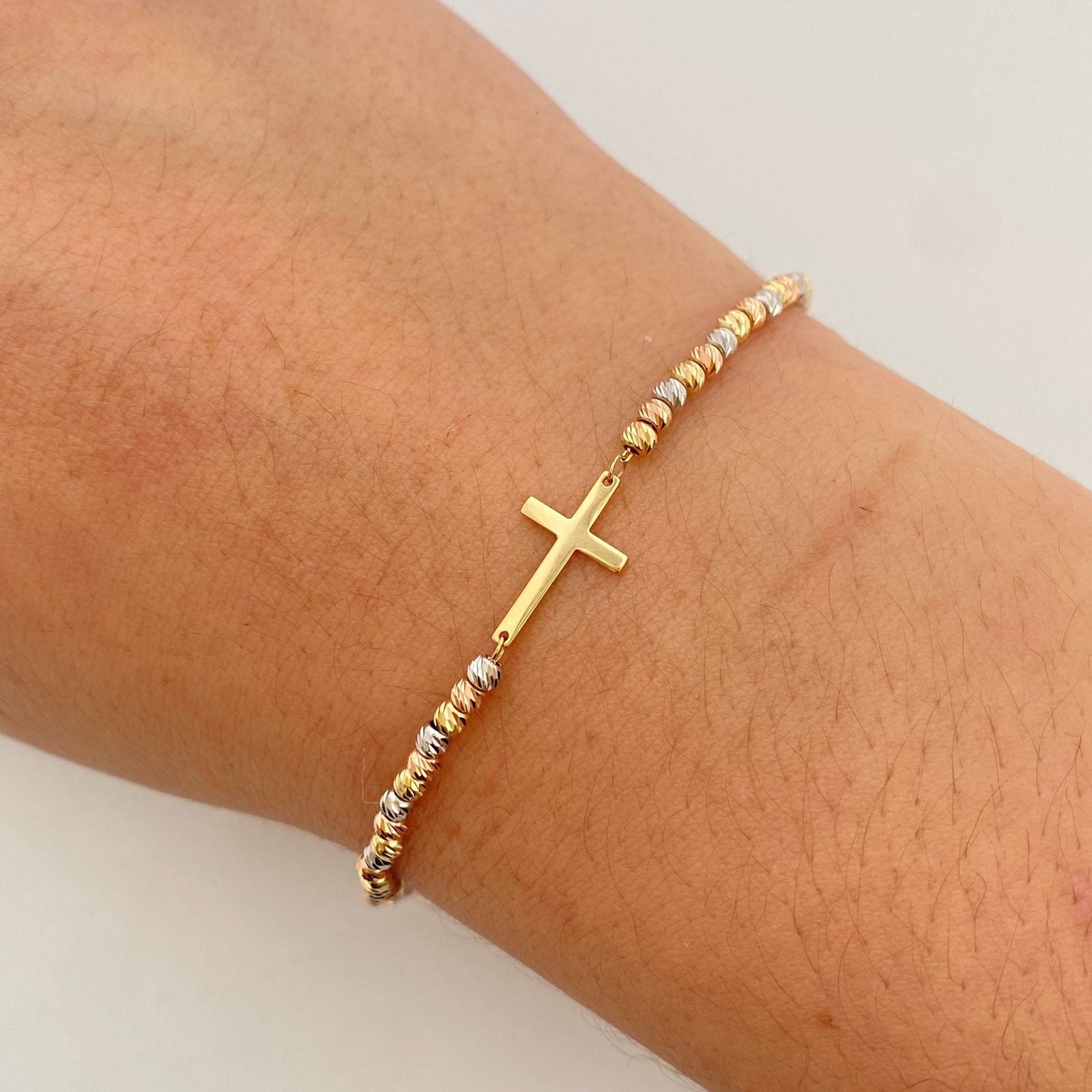 Pulso It centro cruz lisa balines diamantados Tres oros 18k +4 / 4,15 Gr / 2,55 mm / 18 Cm